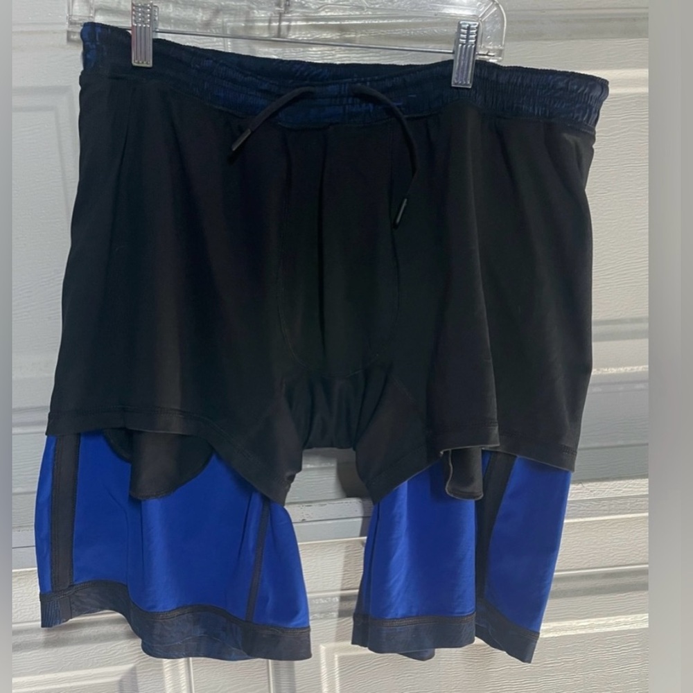 Lululemon Blue Patterned Shorts - Picture 6 of 6